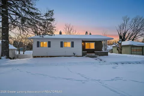 447 W Main St, Grand Ledge, MI 48837