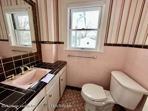 Bath - 1912 4th St, Jackson, MI 49203 photo 1 of 2