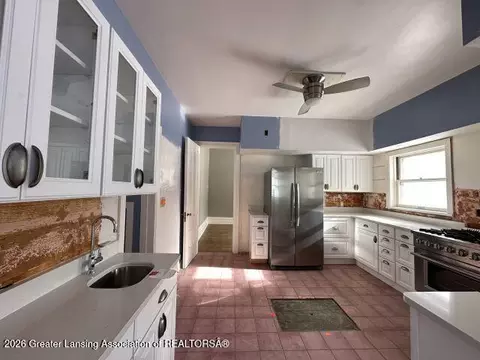 Kitchen - 1912 4th St, Jackson, MI 49203 photo 2 of 3