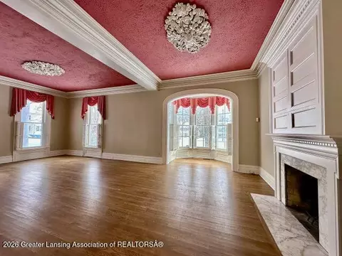 Living - 1912 4th St, Jackson, MI 49203 photo 1 of 3