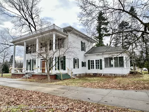 Exterior - 1912 4th St, Jackson, MI 49203 photo 2 of 4