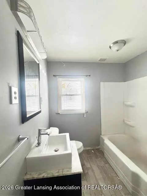 Bath - 616 Glendale Ave, Lansing, MI 48910 photo 1 of 2
