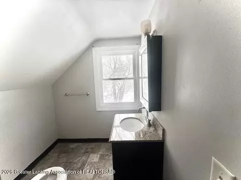 Bath - 616 Glendale Ave, Lansing, MI 48910 photo 2 of 2