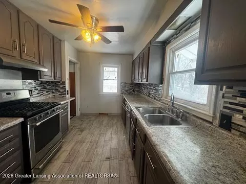 Kitchen - 616 Glendale Ave, Lansing, MI 48910 photo 2 of 2