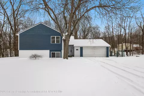 6620 Aberdeen Dr, Dimondale, MI 48821