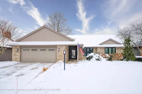 3612 Muirfield Dr, Lansing, MI 48911