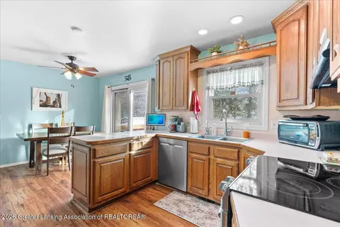Kitchen - 13877 Luroma Cir, Dewitt, MI 48820 photo 1 of 3