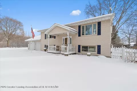 Exterior - 13877 Luroma Cir, Dewitt, MI 48820 photo 2 of 7