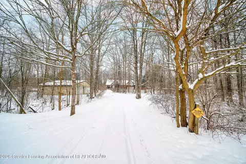 9265 N Royston Rd, Grand Ledge, MI 48837