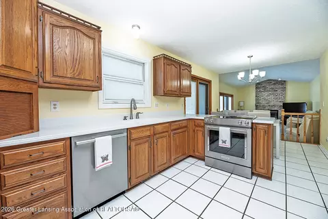 3934 E Sunwind Dr, Okemos, MI 48864 photo 3