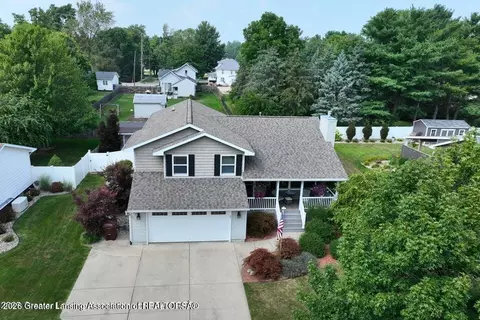 106 W Oak St, Saint Johns, MI 48879