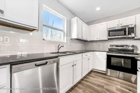 Kitchen - 13871 Kaleidoscope Dr, Dewitt, MI 48820 photo 2 of 2