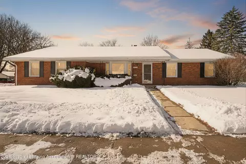2201 Post Oak Ln, Lansing, MI 48912