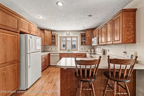 Kitchen - 1901 E Stoll Rd, Lansing, MI 48906 photo 2 of 3