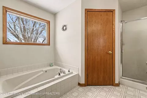 Bath - 1901 E Stoll Rd, Lansing, MI 48906 photo 2 of 5