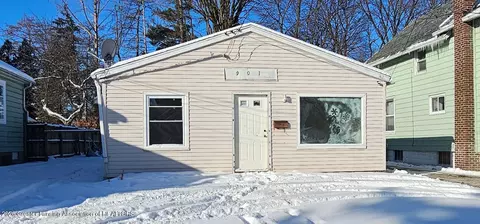 901 Clayton St, Lansing, MI 48915
