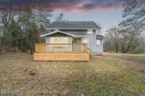 815 W Main St, Grand Ledge, MI 48837