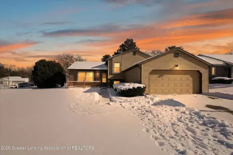 617 Dutch Hill Dr, Lansing, MI 48917