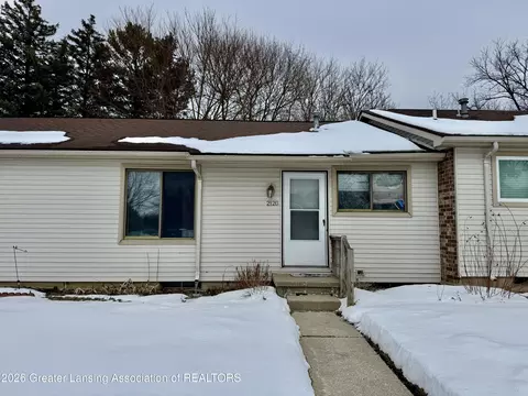 2120 La Mer Ln, Haslett, MI 48840