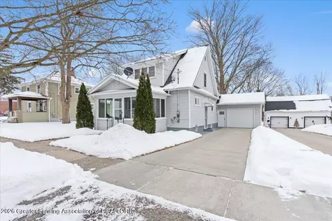 303 W Washington St, Dewitt, MI 48820