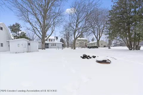 Exterior - 303 W Washington St, Dewitt, MI 48820 photo 5 of 6