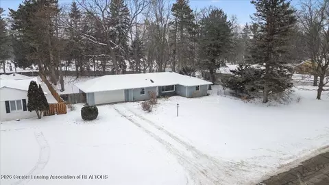 4523 Chippewa Dr, Okemos, MI 48864 photo 2