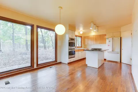 Kitchen - 1991 Cimarron Dr, Okemos, MI 48864 photo 3 of 5