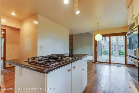Kitchen - 1991 Cimarron Dr, Okemos, MI 48864 photo 4 of 5