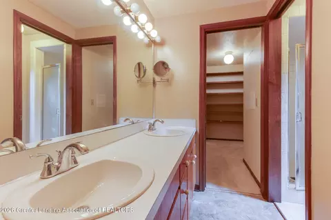 Bath - 1991 Cimarron Dr, Okemos, MI 48864 photo 2 of 3