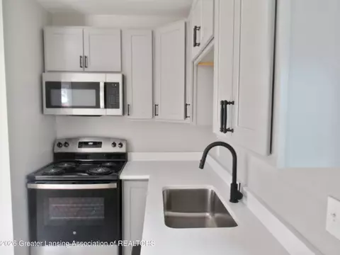 Kitchen - 1114 Hamilton St, Jackson, MI 49202 photo 3 of 4