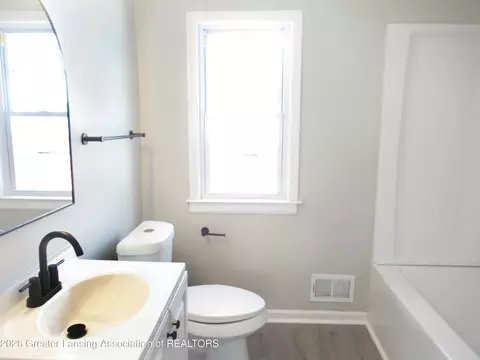 Bath - 1114 Hamilton St, Jackson, MI 49202 photo 2 of 2