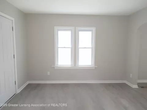 Living - 1114 Hamilton St, Jackson, MI 49202 photo 3 of 4