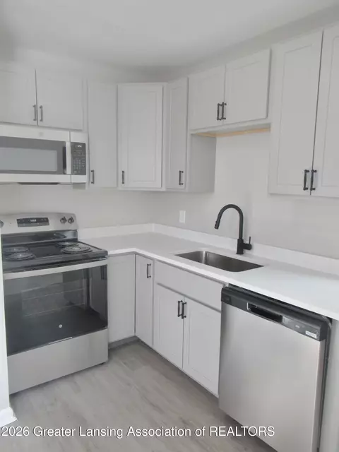 Kitchen - 1114 Hamilton St, Jackson, MI 49202 photo 2 of 4