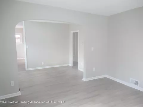 Living - 1114 Hamilton St, Jackson, MI 49202 photo 4 of 4
