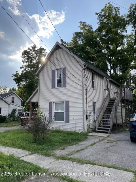 209 Mineral St, Grand Ledge, MI 48837