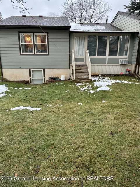 Exterior - 513 N Scott St, Dewitt, MI 48820 photo 2 of 2