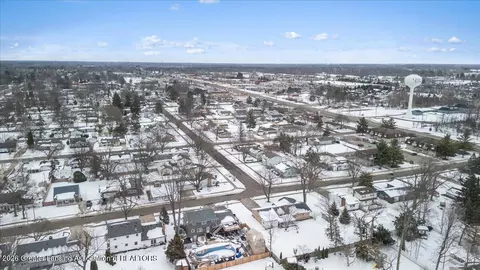 View/Area - 1218 Pine St, Grand Ledge, MI 48837 photo 10 of 10