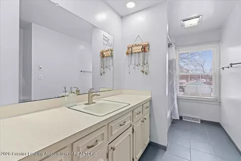 Bath - 1218 Pine St, Grand Ledge, MI 48837 photo 2 of 3