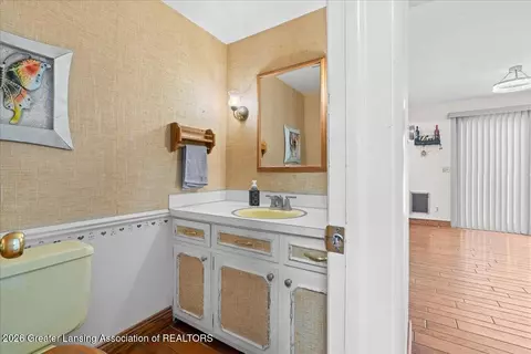 Bath - 1218 Pine St, Grand Ledge, MI 48837 photo 1 of 3