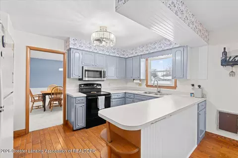 Kitchen - 1218 Pine St, Grand Ledge, MI 48837 photo 3 of 4