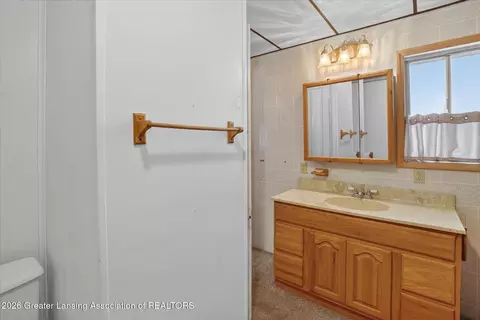 Bath - 132 Washington St, Maple Rapids, MI 48853 photo 2 of 2