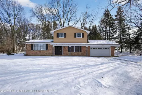 2216 River Ct, Lansing, MI 48917
