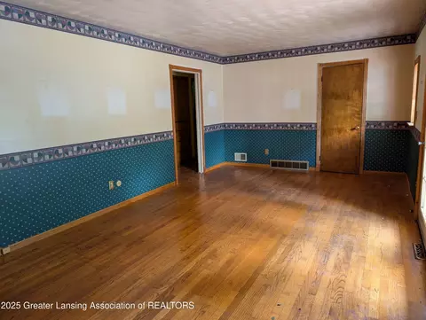 Living - 8876 E State Rd, Haslett, MI 48840 photo 2 of 5