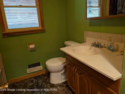 Bath - 8876 E State Rd, Haslett, MI 48840 photo 2 of 2