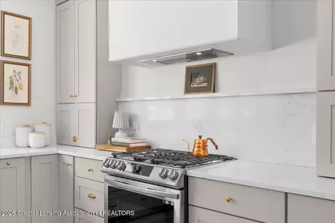 Kitchen - 14211 Myers Rd, Dewitt, MI 48820 photo 7 of 8