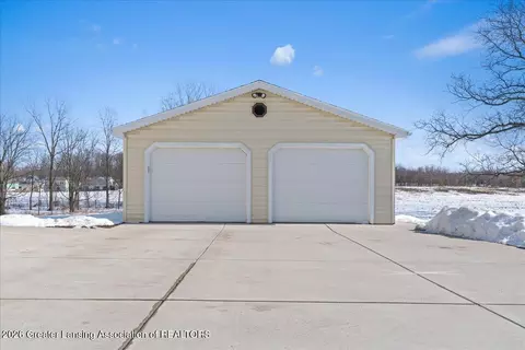 Exterior - 14211 Myers Rd, Dewitt, MI 48820 photo 4 of 8