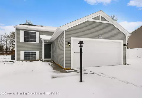 764 St Andrews Dr, Eaton Rapids, MI 48827