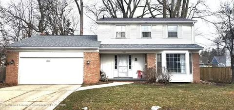 2225 Montego Dr, Lansing, MI 48912