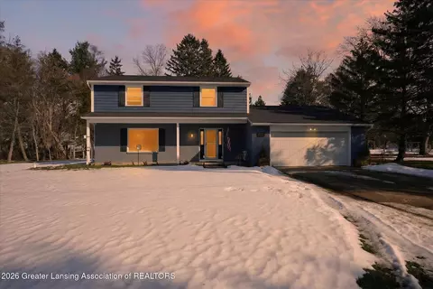 5964 W Sleepy Hollow Ln, East Lansing, MI 48823