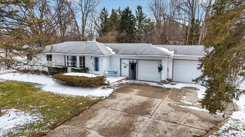 4029 N Pine Dell Dr, Lansing, MI 48911